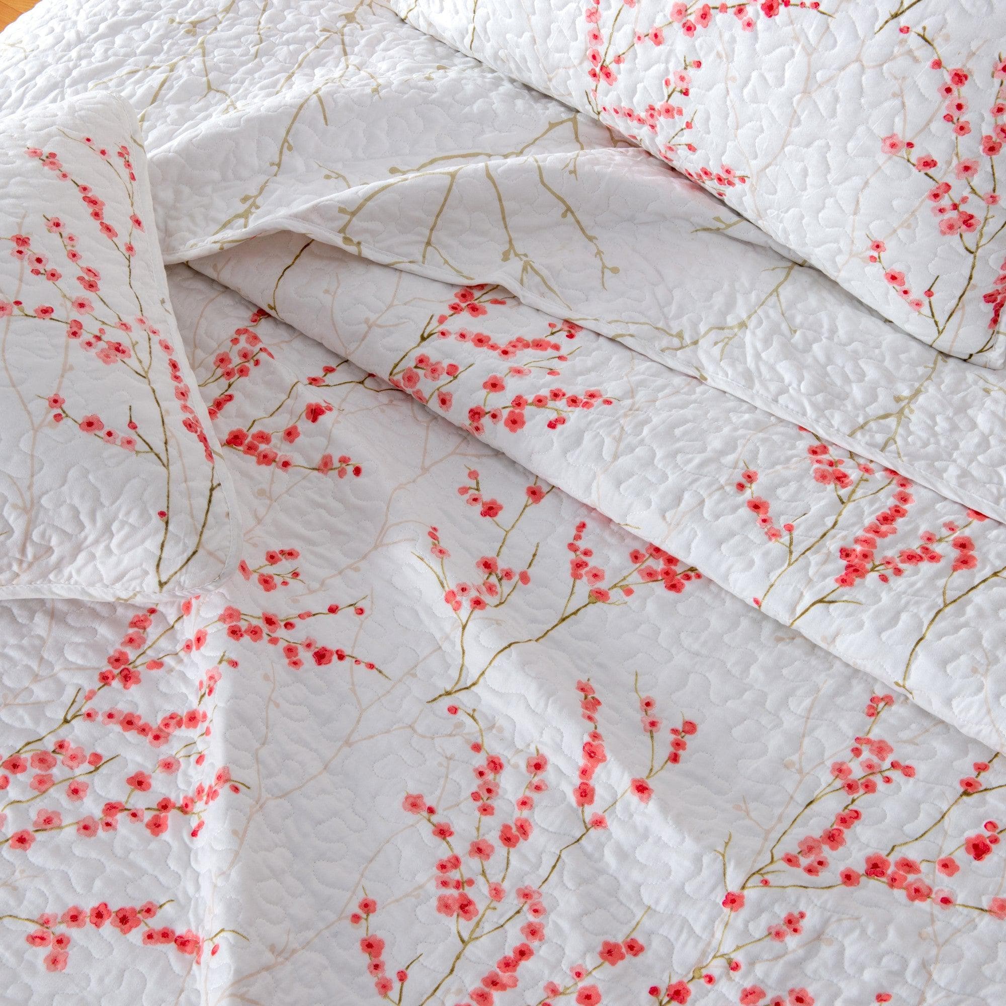 3-Piece Floral Quilt Set - Sakura Collection - Image 2