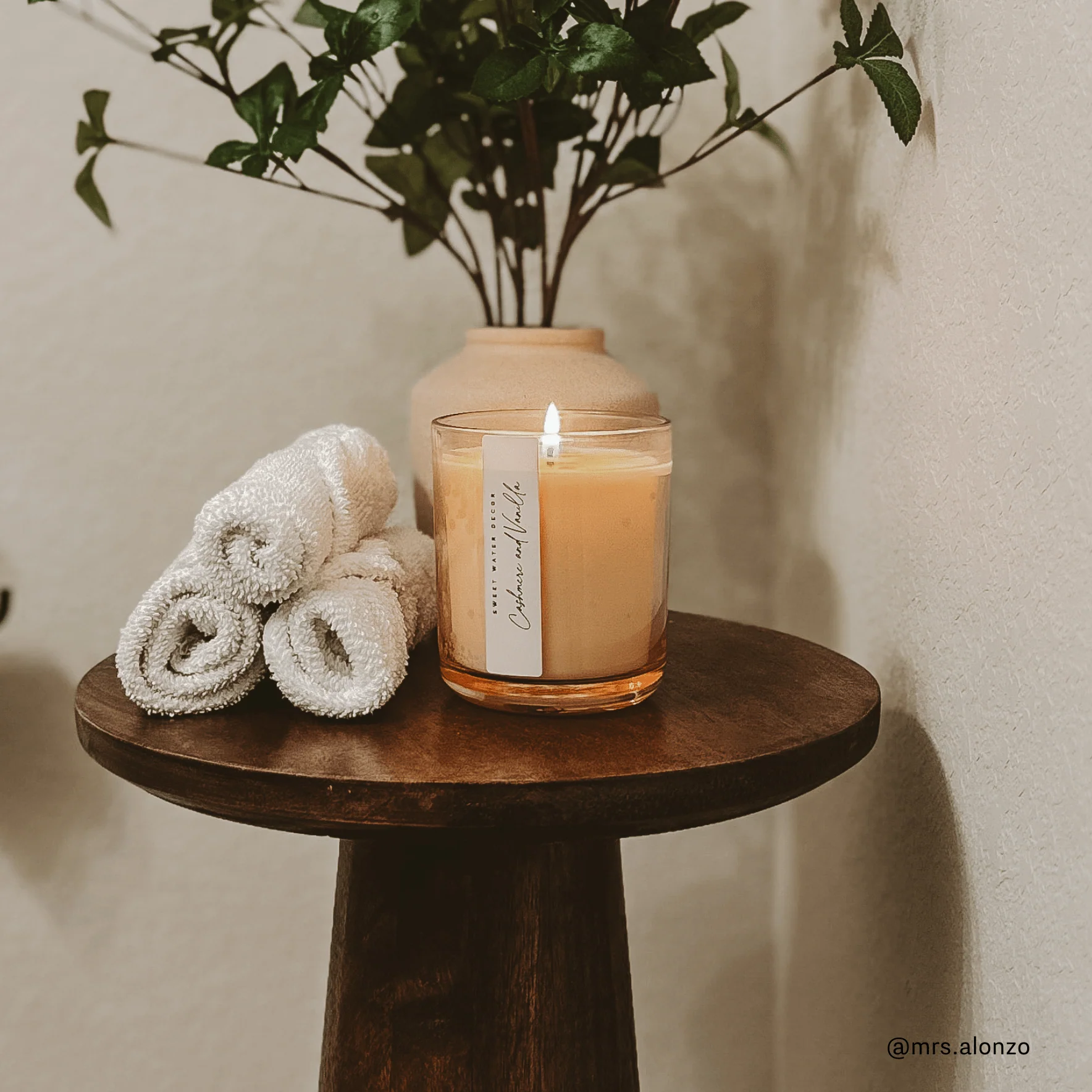 Cashmere and Vanilla Soy Candle - 12 oz Tinted Glass Jar - Image 2
