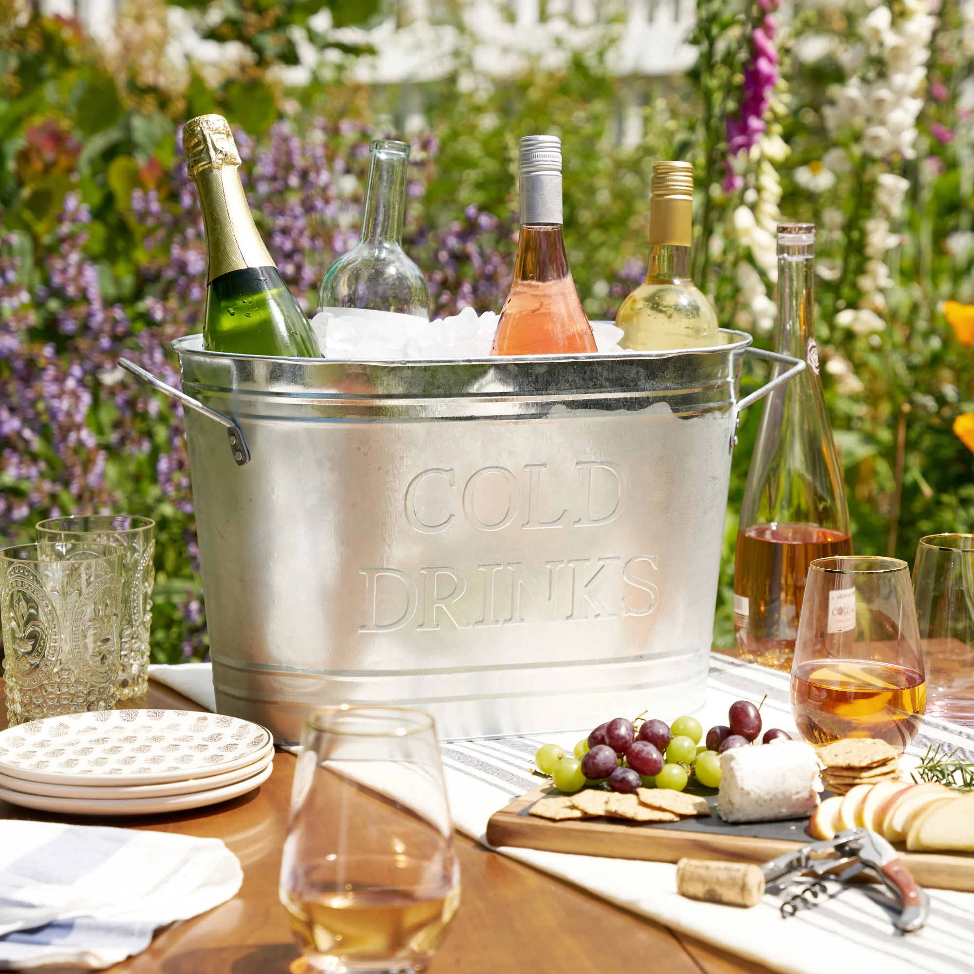 Cold drinks galvanized metal tub by twine® - Image 3