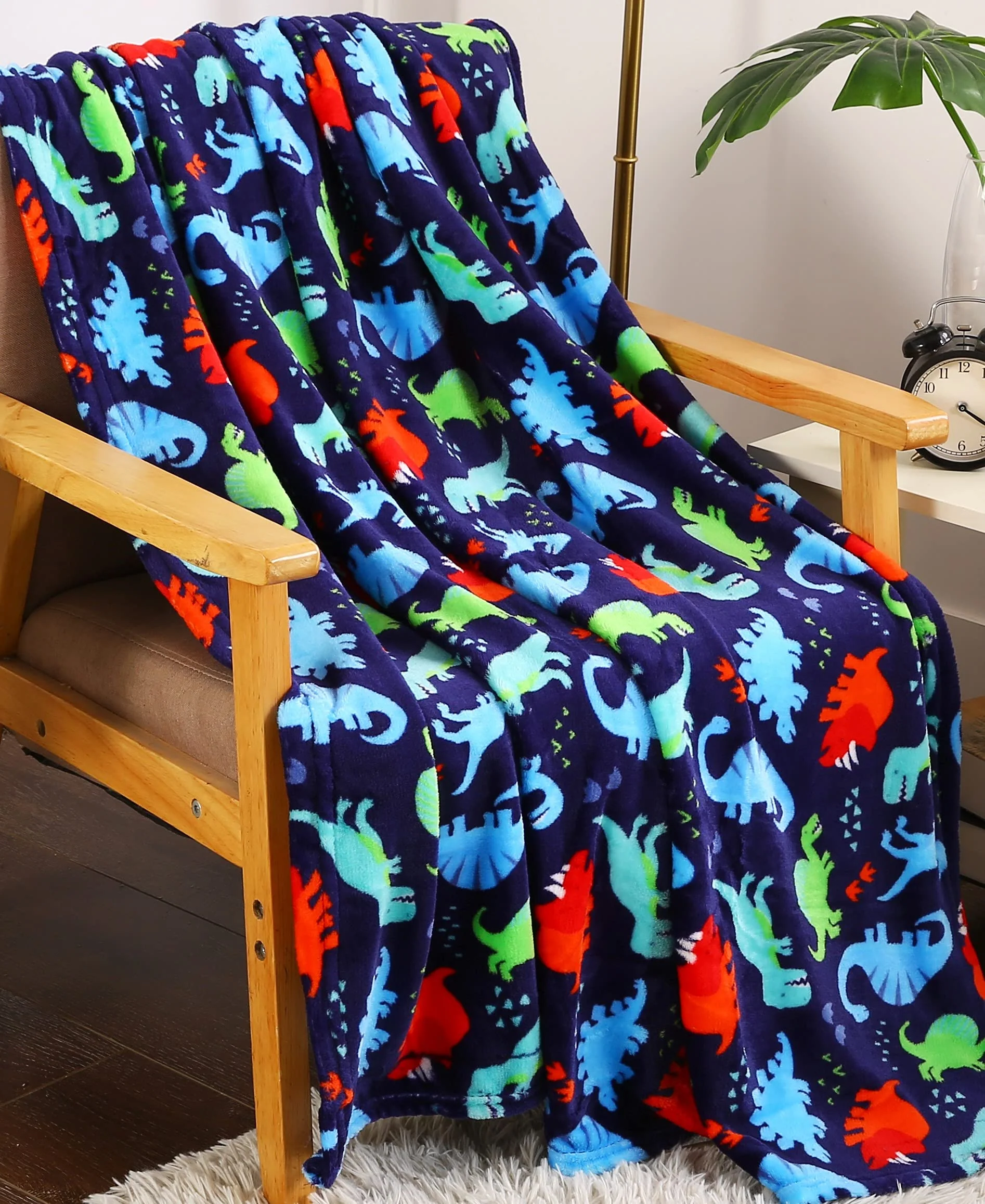 Decor&More American Pride Collection Microplush Throw Blanket (50" x 60") - Image 2