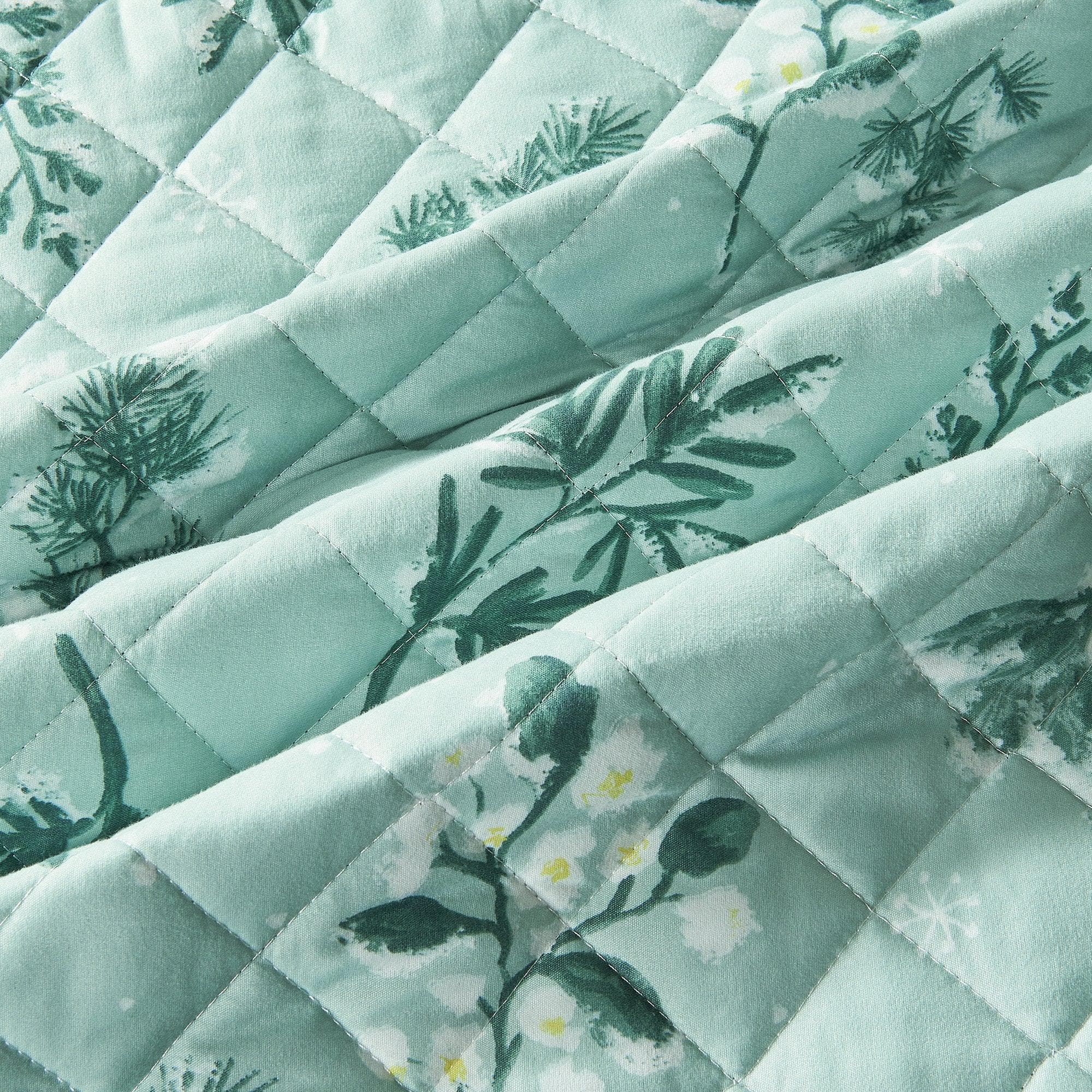 Snowy Botanical Quilt Set - Mariela Collection - Image 3