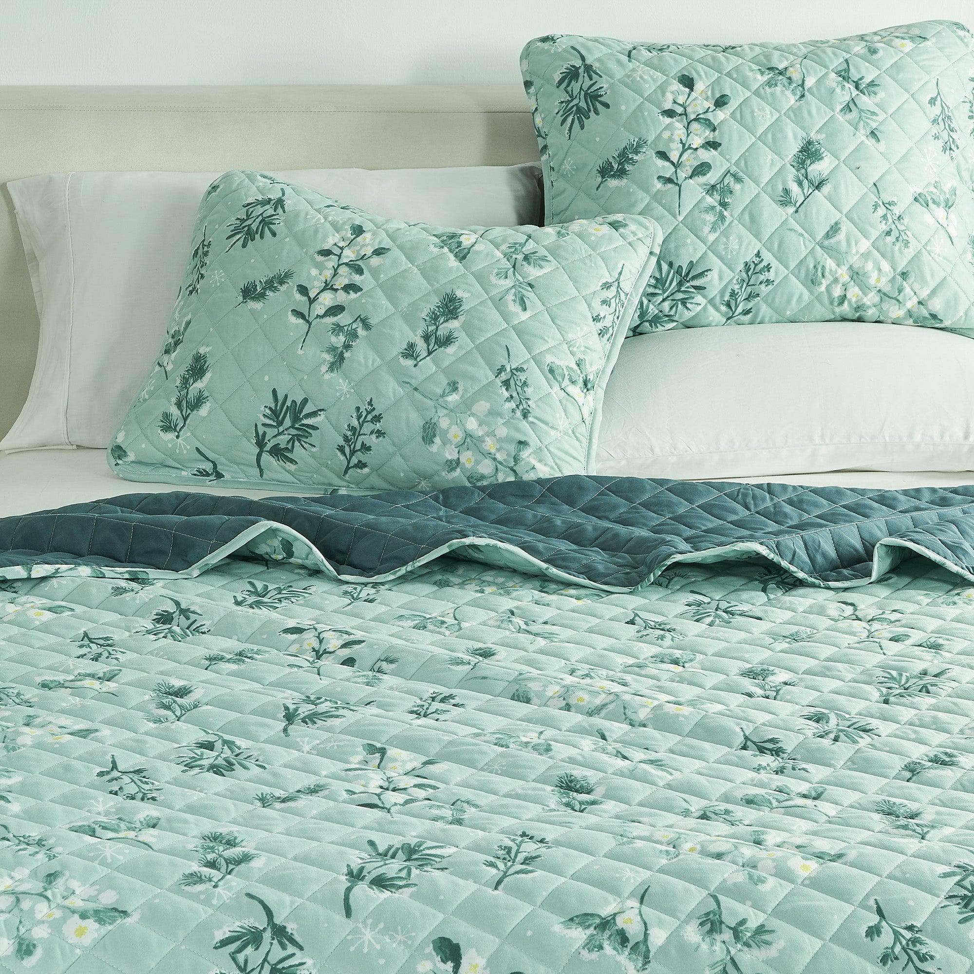 Snowy Botanical Quilt Set - Mariela Collection - Image 6