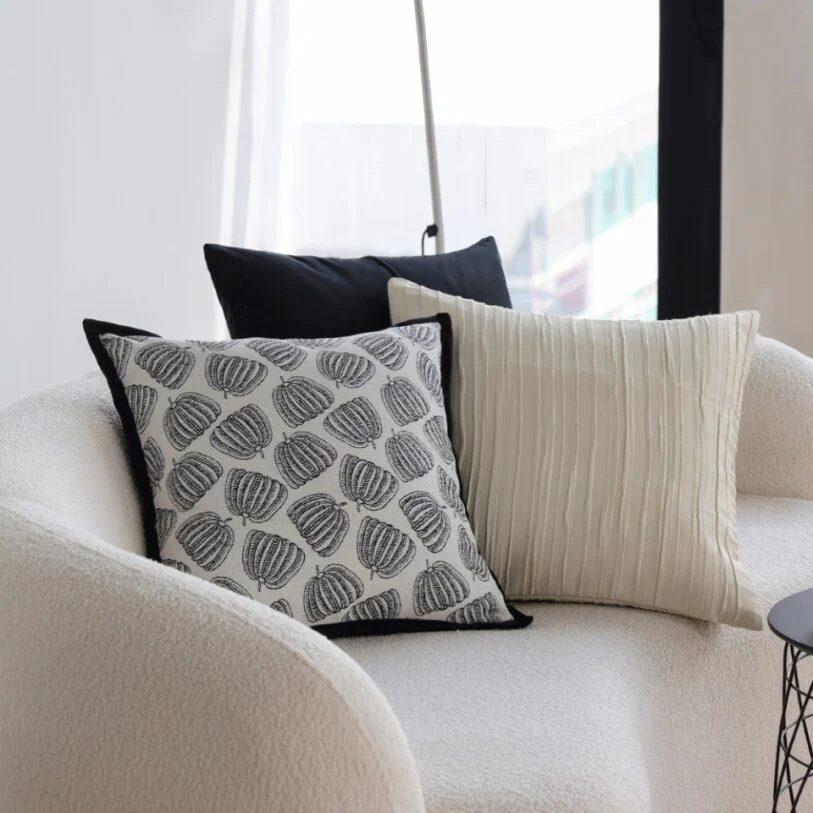 Tranquil Touches: Pack of 1 Throw Pillows with Inserts - Image 10