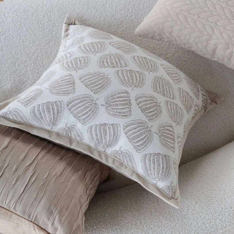 Tranquil Touches: Pack of 1 Throw Pillows with Inserts - Image 6